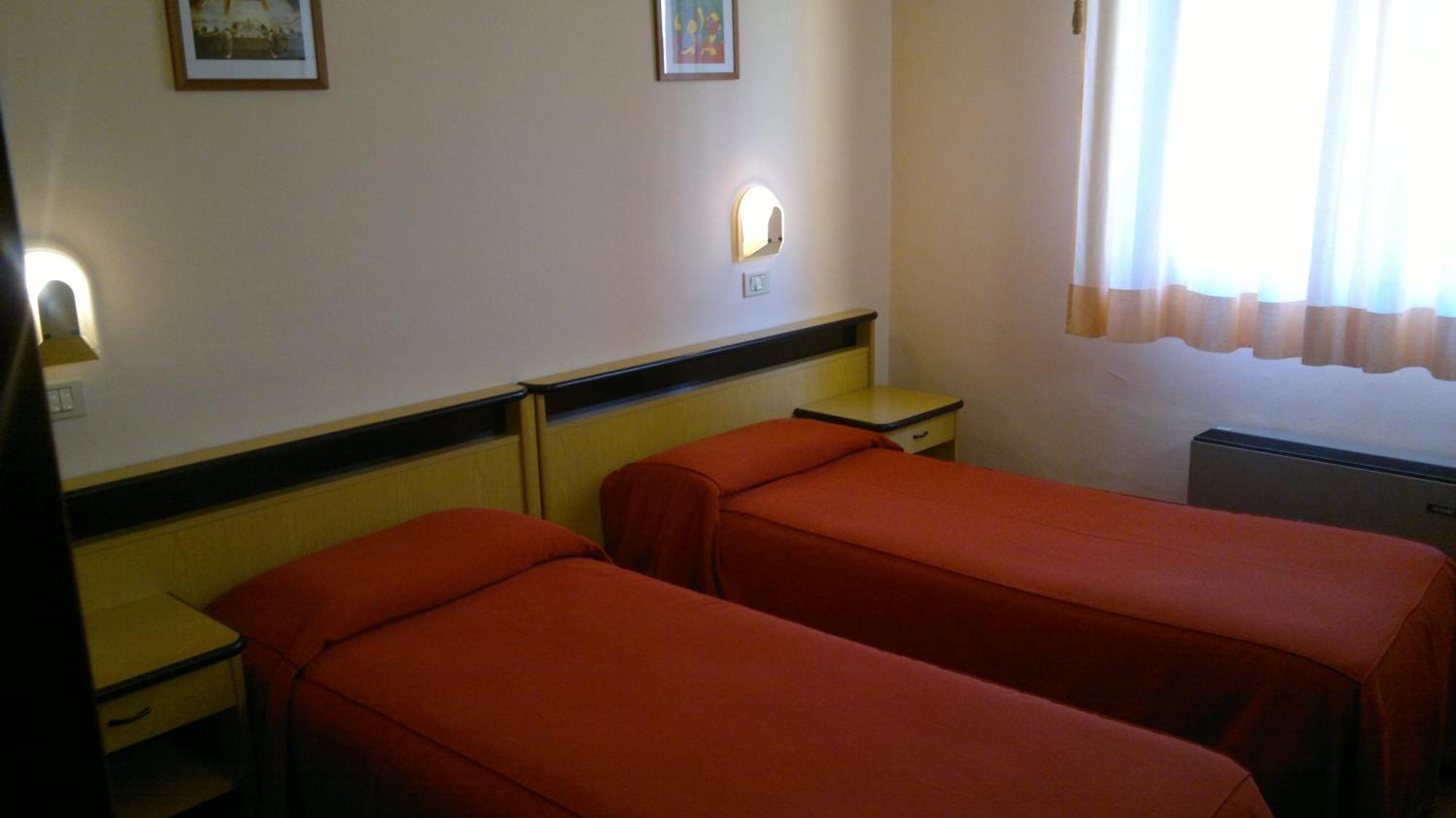 Hotel Centrale Argenta Bagian luar foto